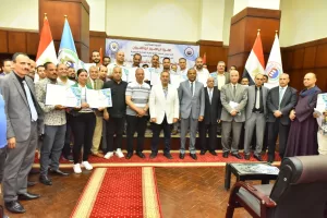 لتوفير 500 فرصة عمل.. محافظ أسيوط يسلم عقود 26 ورشة بمجمع الصناعات الصغيرة للمنتفعين من الشباب 21 - جريدة المساء