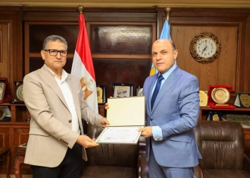 محافظ كفر الشيخ يكرم وكيل وزارة الإسكان لبلوغه السن القانونية للمعاش 13 - جريدة المساء