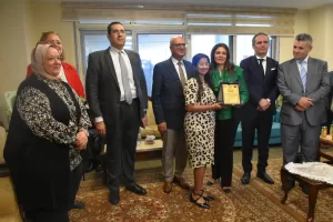 رئيس جامعة مدينة السادات تكرم أوائل الثانوية العامة 82 - جريدة المساء