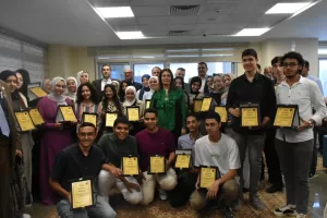 رئيس جامعة مدينة السادات تكرم أوائل الثانوية العامة 71 - جريدة المساء رئيس جامعة مدينة السادات تكرم أوائل الثانوية العامة 70 - جريدة المساء