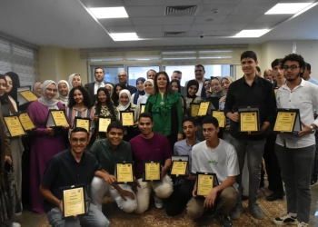 رئيس جامعة مدينة السادات تكرم أوائل الثانوية العامة 29 - جريدة المساء