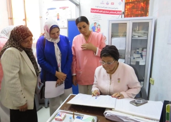 د. عبلة الألفي نائب وزير الصحة تفقدت وحدة صحة مدينة العمال بمحافظة قنا وتشدد على إتاحة وسائل تنظيم الأسرة بشكل دوري 23 - جريدة المساء