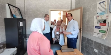 د. عمرو قنديل نائب وزير الصحة يجري جولة تفقدية  مكبرة في المنيا وتفقد 3 منشآت طبية بالمحافظة  1 - جريدة المساء