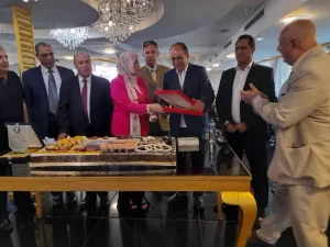 رئيس الغرفة التجارية للجيزة يكرم وكيل وزارة التموين.. لبلوغها سن المعاش 30 - جريدة المساء