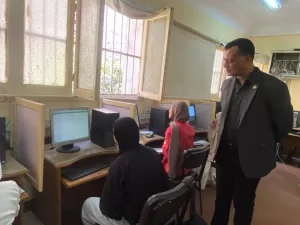 وكيل تعليم قنا يتابع الاختبارات الالكترونية للمتقدمين للالتحاق بمدارس Stem 24 - جريدة المساء