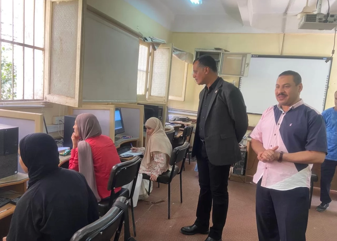 وكيل تعليم قنا يتابع الاختبارات الالكترونية للمتقدمين للالتحاق بمدارس Stem 19 - جريدة المساء وكيل تعليم قنا يتابع الاختبارات الالكترونية للمتقدمين للالتحاق بمدارس Stem 18 - جريدة المساء