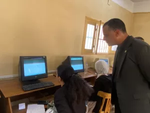 وكيل تعليم قنا يتابع الاختبارات الالكترونية للمتقدمين للالتحاق بمدارس Stem 26 - جريدة المساء