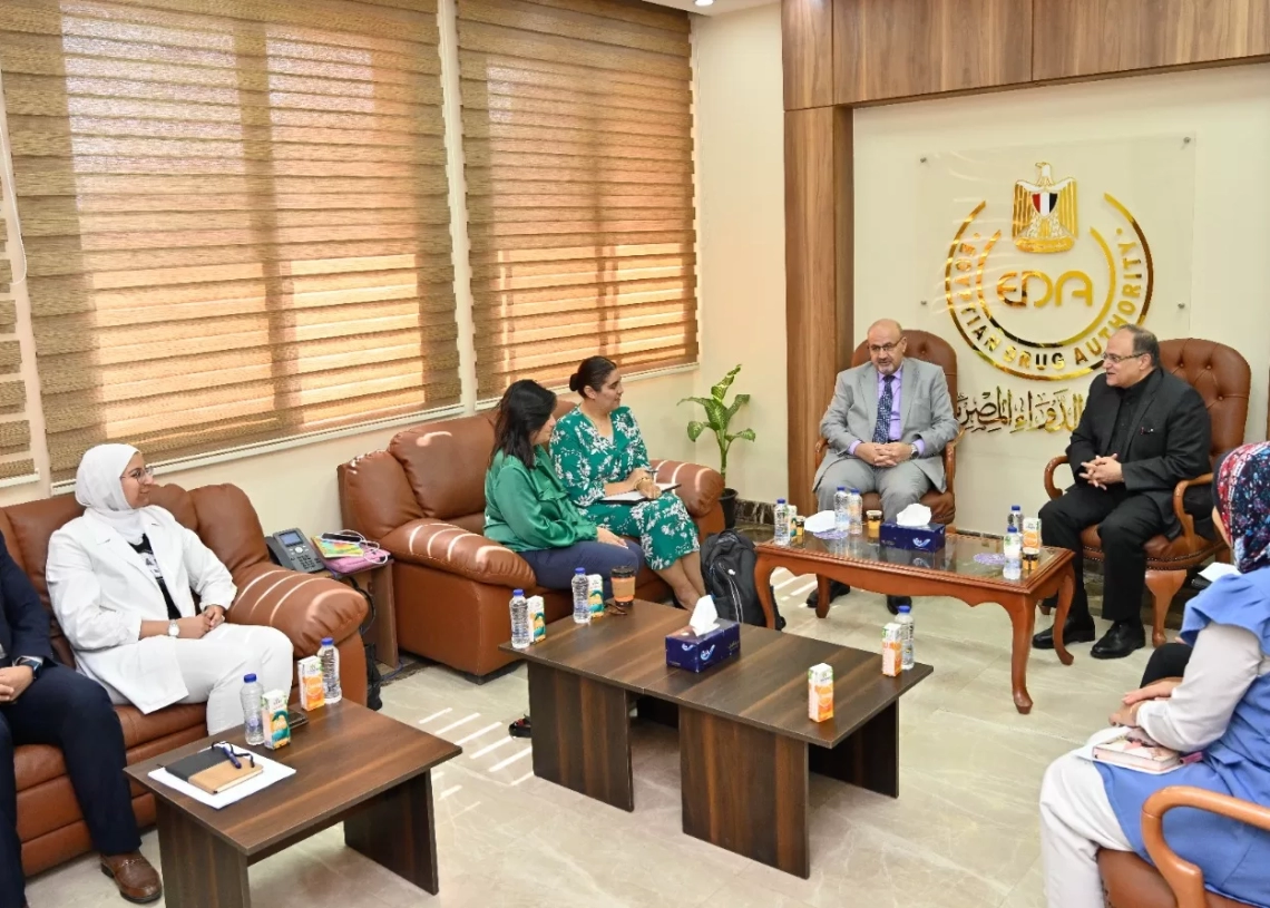 رئيس هيئة الدواء يلتقي أعضاء منظمة الصحة العالمية " مكتب مصر"لبحث ترشيد استهلاك المضادات الحيوية 15 - جريدة المساء