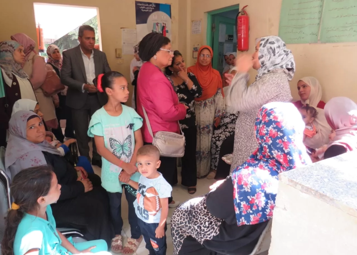 ■ نائب وزير الصحة تتفقد وحدة صحة الشغبة بمحافظة أسيوط وتوصي بتخصيص غرفة لفحص السمعيات وتصحيح المفاهيم الخاطئة لدى المواطنين 19 - جريدة المساء