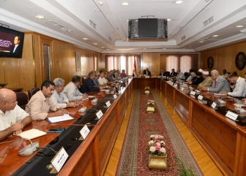 ■ نائب وزير الصحة: وضع خطة عاجلة بالتنسيق مع المحافظين لدعم الخدمات المقدمة للمواطنين لتحسين الخصائص السكانية. 23 - جريدة المساء