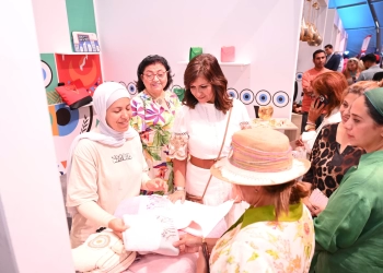 "نبيلة مكرم" تزور معرض تنمية الأسرة المصرية بمهرجان العلمين الجديدة 21 - جريدة المساء