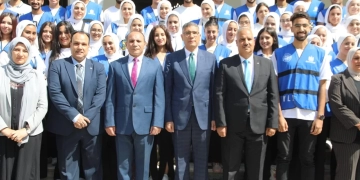 محافظ الجيزة يلتقى بمتطوعي مشروع "شباب يدير شباب ”YLY “.. لتطوير قدراتهم الإدارية والقيادية 29 - جريدة المساء