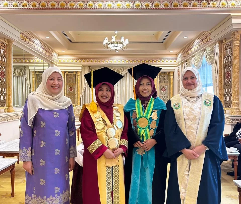 مستشارة شيخ الأزهر تشهد حفل تكريم خريجي «جامعة السلطان شريف علي الإسلامية» بسلطنة بروناي 18 - جريدة المساء