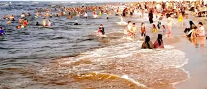 للتغلب على حرارة الجو.. توافد آلاف المصطافين على مصيف بلطيم والحدائق والمتنزهات العامة بكفر الشيخ 28 - جريدة المساء للتغلب على حرارة الجو.. توافد آلاف المصطافين على مصيف بلطيم والحدائق والمتنزهات العامة بكفر الشيخ 27 - جريدة المساء