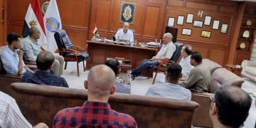 إستعداداً للعام الدراسي الجديد.. رئيس مدينة الغردقة يجتمع بأصحاب المحلات والمكتبات العارضين بمعرض "أهلا مدارس" 1 - جريدة المساء