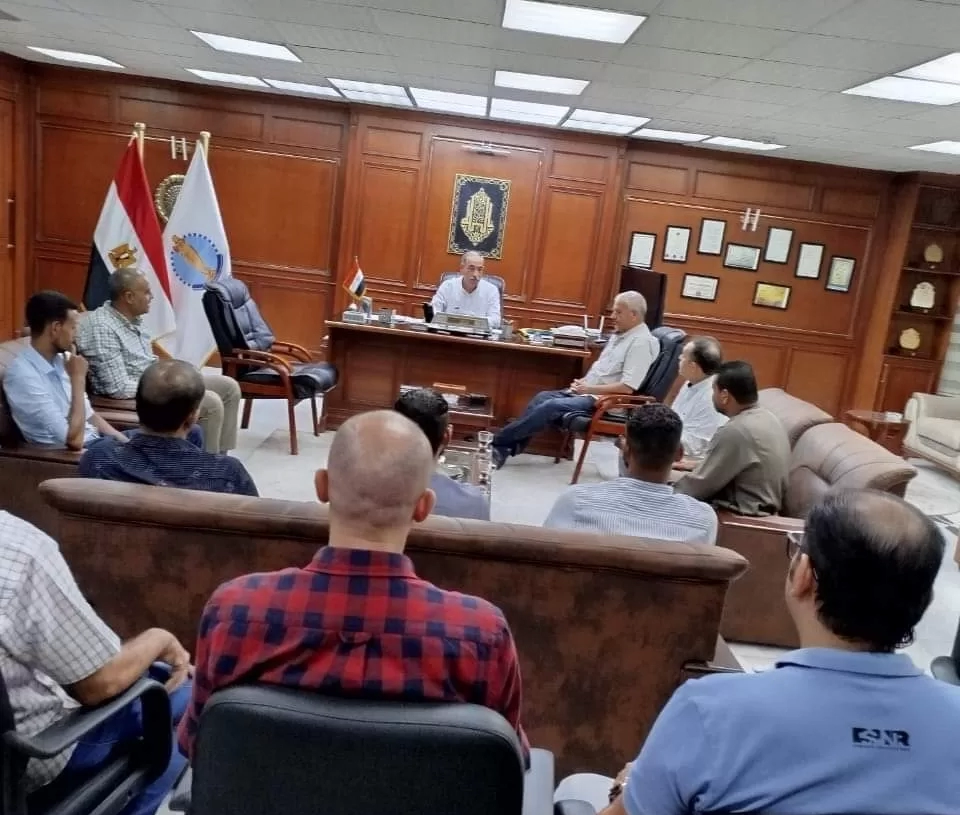 إستعداداً للعام الدراسي الجديد.. رئيس مدينة الغردقة يجتمع بأصحاب المحلات والمكتبات العارضين بمعرض "أهلا مدارس" 19 - جريدة المساء