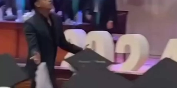 جامعة الزقازيق : صاحب فيديو الرقص فى حفلة التخرج .. تصرف فردي واحالة الواقعة للتحقيق 2 - جريدة المساء جامعة الزقازيق : صاحب فيديو الرقص فى حفلة التخرج .. تصرف فردي واحالة الواقعة للتحقيق 1 - جريدة المساء