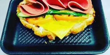 أسرع طريقه لاعداد ساندوتش الكرواسون باللانشون 1 - جريدة المساء