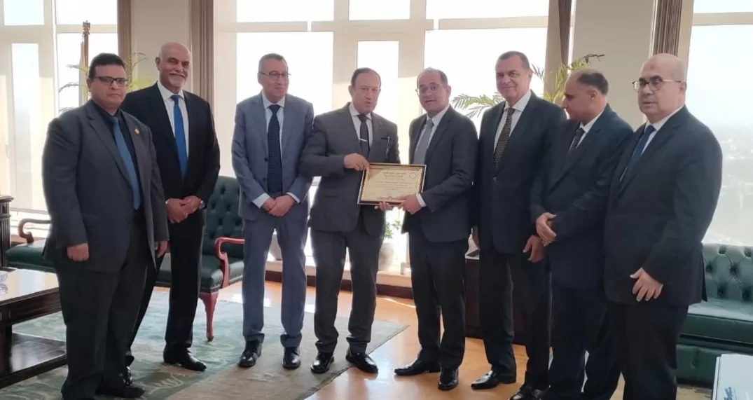 الزمالة الفخرية لوزير المالية ونائبه من جمعية التشريع الضريبى 16 - جريدة المساء