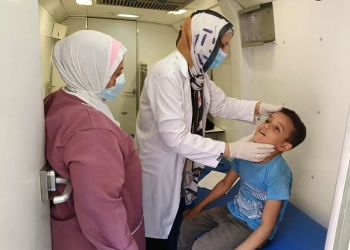 الإتحاد العام للجمعيات الأهلية و الصحة ينظمان قافلة طبية بالفيوم 34 - جريدة المساء