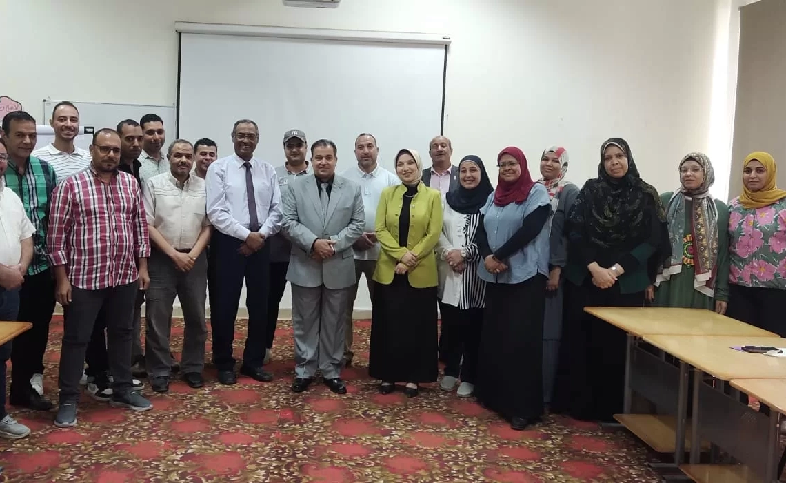 رئيس جامعة جنوب الوادي يشهد ختام برنامج بناء قدرات منسوبى الجامعة فى المهارت الادارية و المالية 19 - جريدة المساء