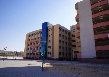 فرش 23معمل بكلية طب الفم و الأسنان بجامعة بسوهاج والنعماني يشيد بسرعة إنجاز المبني في وقت قياسي 30 - جريدة المساء