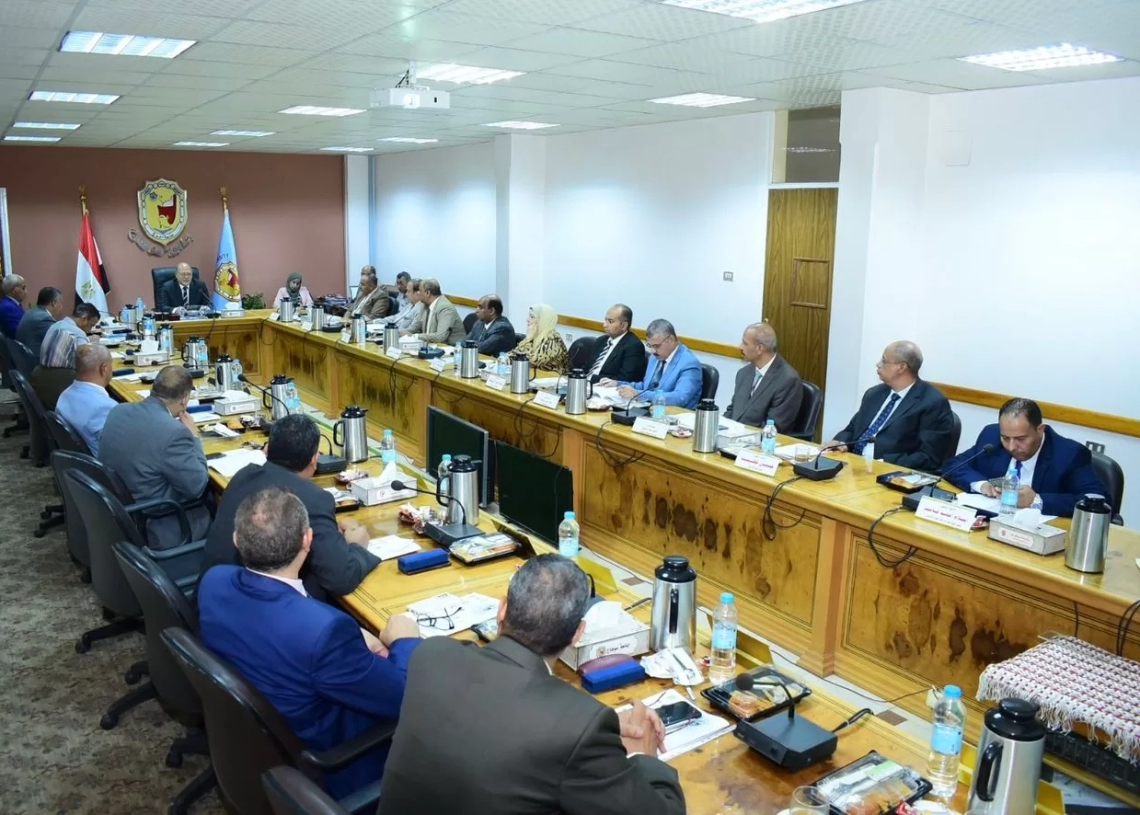 مجلس جامعة سوهاج يوجه الشكر للقيادة السياسية للموافقة علي إنشاء كلية طب و جراحة الفم والأسنان، و النعماني يوجه بسرعة الإستعداد و التنفيذ لمبادرة بداية 17 - جريدة المساء