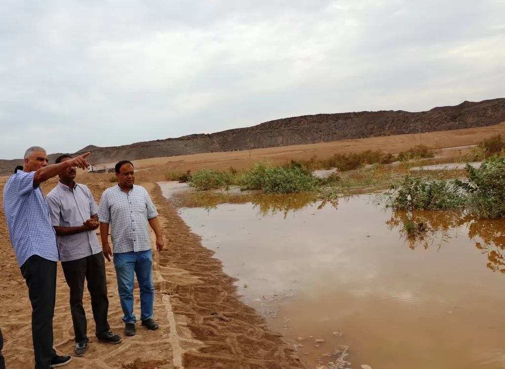 للمتابعة الميدانية لخطة مواجهة تداعيات الأمطار الغزيرة والسيول .. محافظ أسوان يتفقد البحيرات والمخرات الصناعية 20 - جريدة المساء للمتابعة الميدانية لخطة مواجهة تداعيات الأمطار الغزيرة والسيول .. محافظ أسوان يتفقد البحيرات والمخرات الصناعية 19 - جريدة المساء