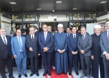 بحضور مفتي الجمهورية و4 محافظين سابقين محافظ القليوبية يؤدي صلاة الجمعة بمسجد ناصر.. 35 - جريدة المساء