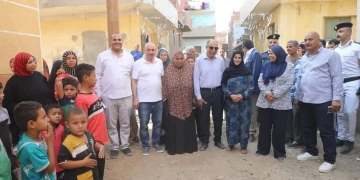 محافظ المنيا يزور عزبة طهران ويوجه بتوفير سيارات كسح مجانا لأهالي القرية و القرى المجاورة 2 - جريدة المساء محافظ المنيا يزور عزبة طهران ويوجه بتوفير سيارات كسح مجانا لأهالي القرية و القرى المجاورة 1 - جريدة المساء