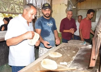 محافظ بورسعيد يحذر المخابز من التلاعب فى وزن وجودة الرغيف 25 - جريدة المساء