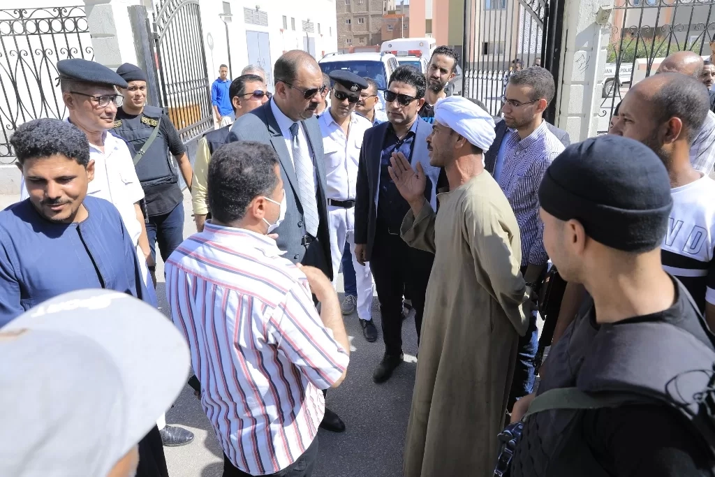 محافظ سوهاج يتفقد عددا من الشوارع بمدينة جهينة ويتابع سير العمل بمستشفى جهينة المركزي 18 - جريدة المساء محافظ سوهاج يتفقد عددا من الشوارع بمدينة جهينة ويتابع سير العمل بمستشفى جهينة المركزي 17 - جريدة المساء