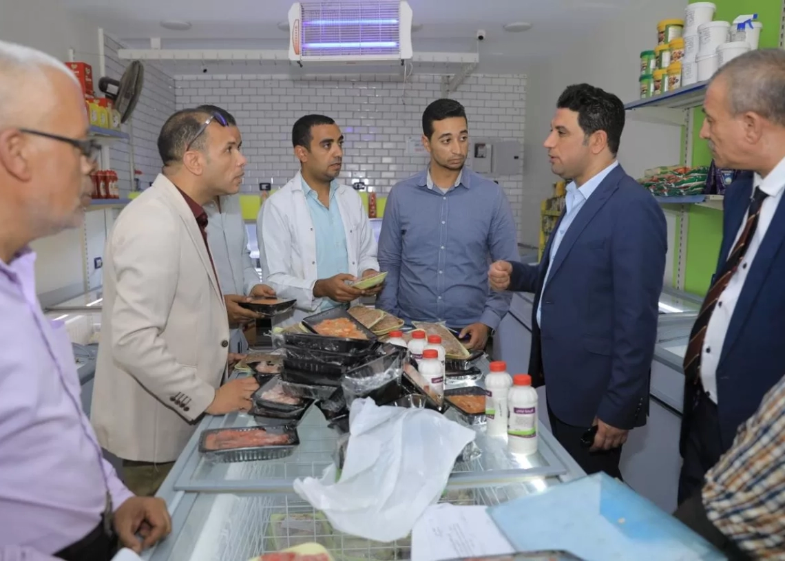 نائب المحافظ يقود حملة مرافق مفاجئة بمدينة جرجا وتحرير 96 محضر مخالفات وإجراءات قانونية لعدد 1000 من المضبوطات 19 - جريدة المساء