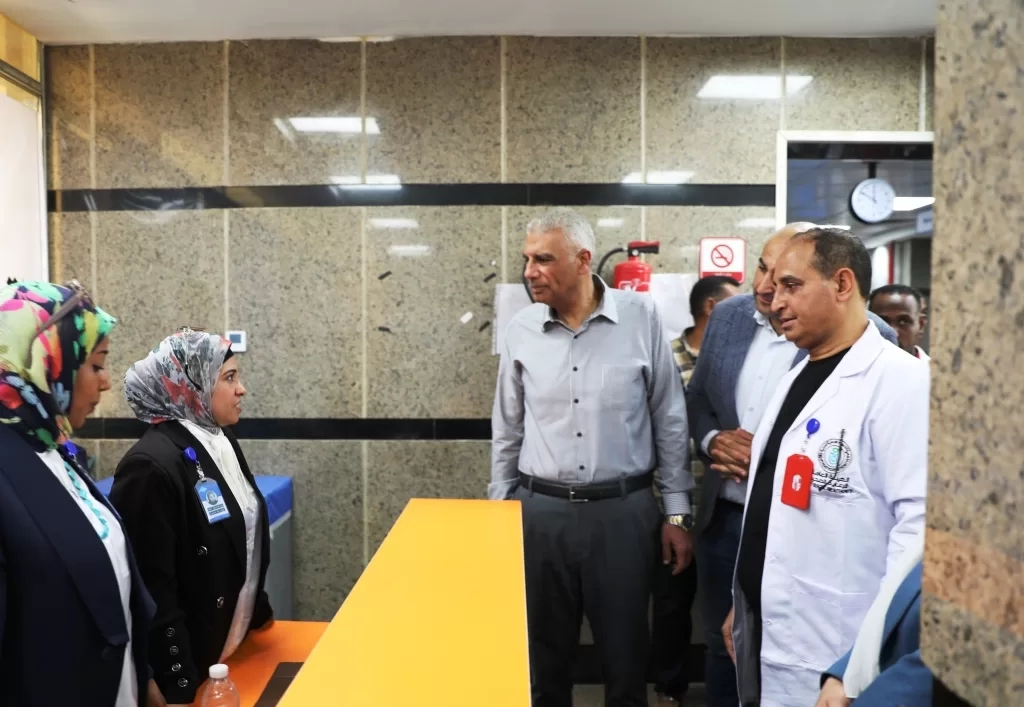 محافظ أسوان يتفقد منظومة العمل بمستشفى النيل التخصصى 19 - جريدة المساء