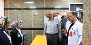 محافظ أسوان يتفقد منظومة العمل بمستشفى النيل التخصصى 1 - جريدة المساء