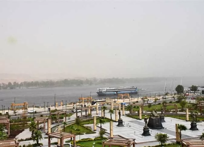 عقب إستقرار الأحوال الجوية .. محافظ أسوان يكلف بالإستمرار فى رفع درجة الإستعداد القصوى 19 - جريدة المساء عقب إستقرار الأحوال الجوية .. محافظ أسوان يكلف بالإستمرار فى رفع درجة الإستعداد القصوى 18 - جريدة المساء