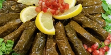 محشي ورق العنب مع دبس الرمان بطريقة الشيف رانيا على 1 - جريدة المساء