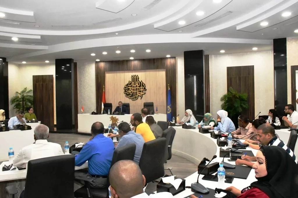 محافظ أسوان يكلف نائبه لعقد إجتماع تنسيقى للإستعداد والتجهيز للإحتفال باليوم العالمى للسياحة 19 - جريدة المساء