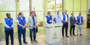 وزير الصحة في أسوان: نتعامل مع الحالات المرضية بسيطرة كاملة ونتوقع تماثل المصابين للشفاء خلال أسبوع 1 - جريدة المساء