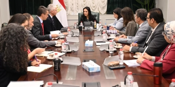 البنك الدولى مشيداً بالتجربة المصرية فى "تكافل وكرامة": ساهم فى خفض معدل الفقر وساند الأسر وقت الأزمات 1 - جريدة المساء الوزيرة مع بعثة البنك الدولى