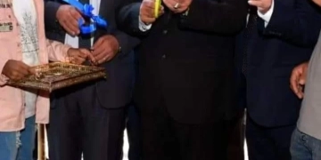 محافظ الدقهلية ورئيس الغرفة التجارية يفتتحان معرض أهلا مدارس 1 - جريدة المساء