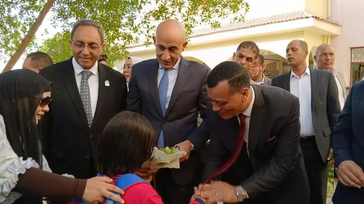 وزير التعليم يتابع انتظام الدراسة بمدارس قنا 19 - جريدة المساء