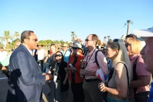 وسط حضور عدد من السائحين .. محافظ قنا يشهد الاحتفال بيوم السياحة العالمي بمعبد دندرة 181 - جريدة المساء