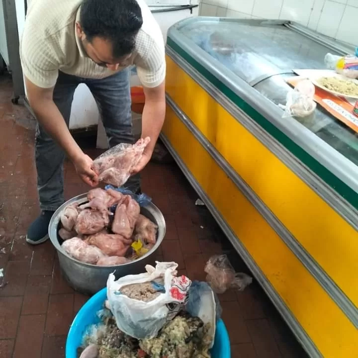 ضبط وإعدام 2 طن ونصف أغذية وسوائل مجهولة المصدر ومنتهية الصلاحية .. فى مطروح 20 - جريدة المساء ضبط وإعدام 2 طن ونصف أغذية وسوائل مجهولة المصدر ومنتهية الصلاحية .. فى مطروح 19 - جريدة المساء