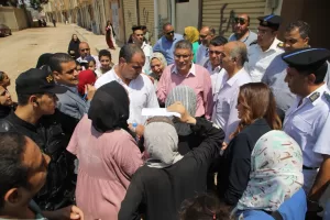 محافظ الجيزة خلال زيارته لمساكن روضة السودان: إعادة تشغيل المبني الخدمي وإنشاء ملاعب وحدائق من أجل حياة أفضل للأهالي 25 - جريدة المساء