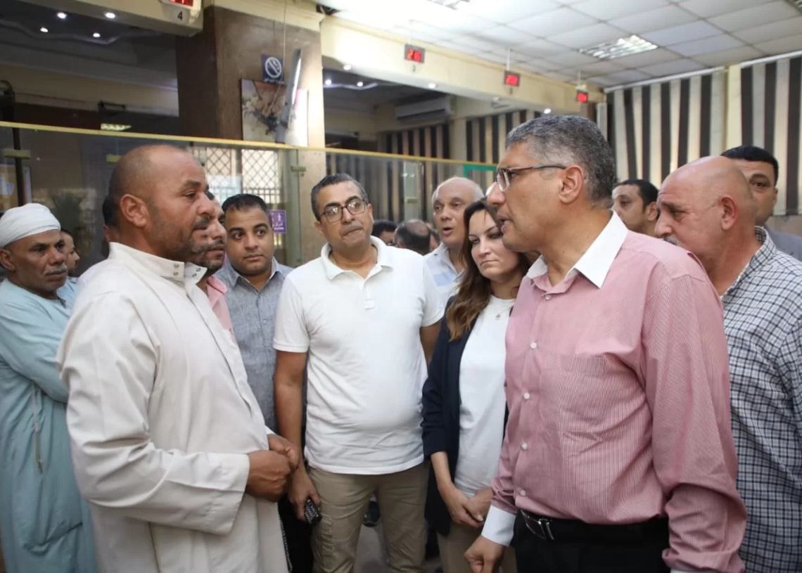 بالصور- محافظ الجيزة يتجول داخل ديوان حي العمرانية: هتشوفوني قدامكم كل شوية 19 - جريدة المساء بالصور- محافظ الجيزة يتجول داخل ديوان حي العمرانية: هتشوفوني قدامكم كل شوية 18 - جريدة المساء