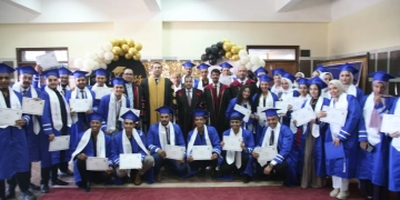 رئيس جامعة جنوب الوادي يشهد حفل تخرج الدفعة الثانية من الجامعة المصرية للتعلم الإلكتروني الأهلية بقنا 1 - جريدة المساء