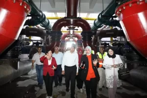 "كدوانى" للعاملين بمعمل التحاليل بمحطة مياه ديرمواس الجديدة: أنتم حراس على صحة الناس.. إياكم والتغافل عنها 20 - جريدة المساء "كدوانى" للعاملين بمعمل التحاليل بمحطة مياه ديرمواس الجديدة: أنتم حراس على صحة الناس.. إياكم والتغافل عنها 19 - جريدة المساء