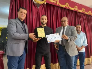 وكيل وزارة التربية والتعليم بقنا يكرم أوائل الثانوية العامة  21 - جريدة المساء