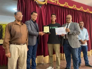 وكيل وزارة التربية والتعليم بقنا يكرم أوائل الثانوية العامة  23 - جريدة المساء